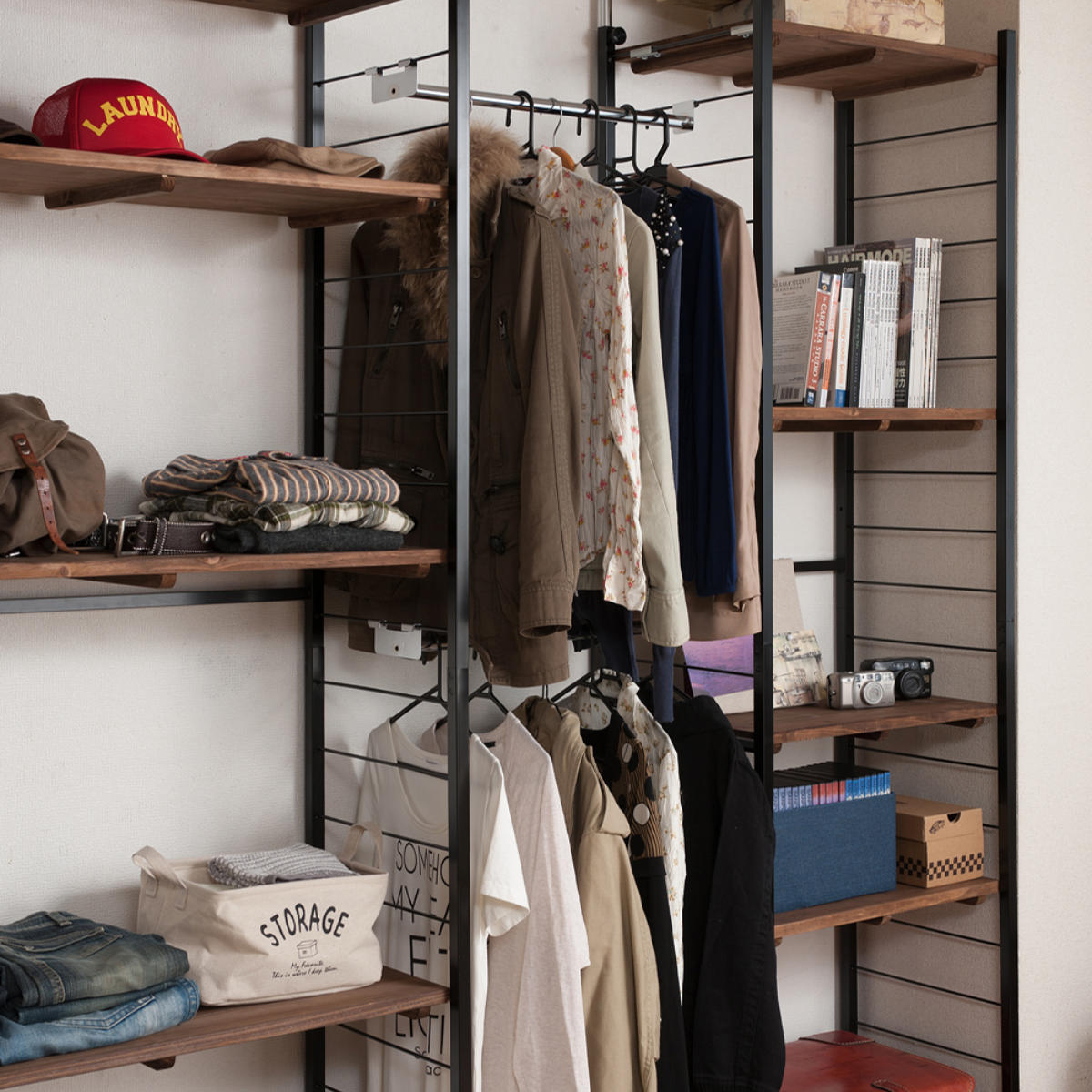 突っ張り 壁面収納 幅90×奥行30cm オープンラックタイプ ( ラック 壁面 収納 突っ張りラック 突っ張りオープンラック ウォールラック 小物掛け すき間 壁面ラック つっぱり 棚板付 パーテーション 省スペース )