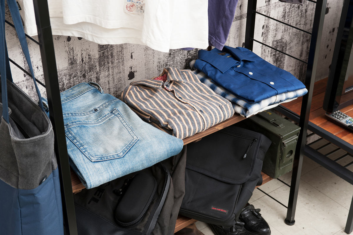 突っ張り 壁面収納 幅90×奥行30cm オープンラックタイプ ( ラック 壁面 収納 突っ張りラック 突っ張りオープンラック ウォールラック 小物掛け すき間 壁面ラック つっぱり 棚板付 パーテーション 省スペース )