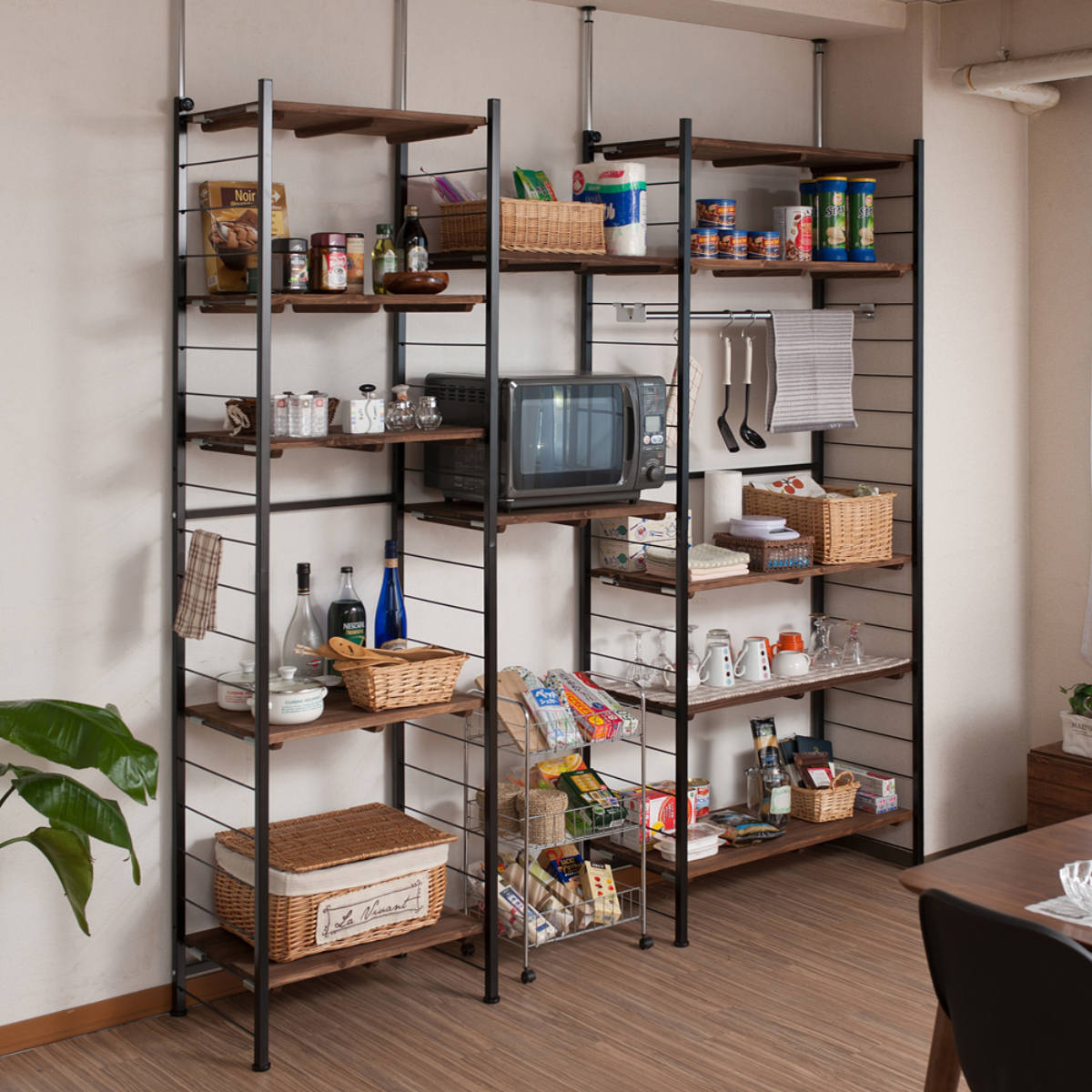 突っ張り 壁面収納 幅60×奥行40cm ハンガータイプ ( ラック 壁面 収納 突っ張りラック 突っ張りハンガーラック ウォールラック 小物掛け すき間 壁面ラック 衣類収納 洋服掛け コートハンガー パイプハンガー 棚板付 )