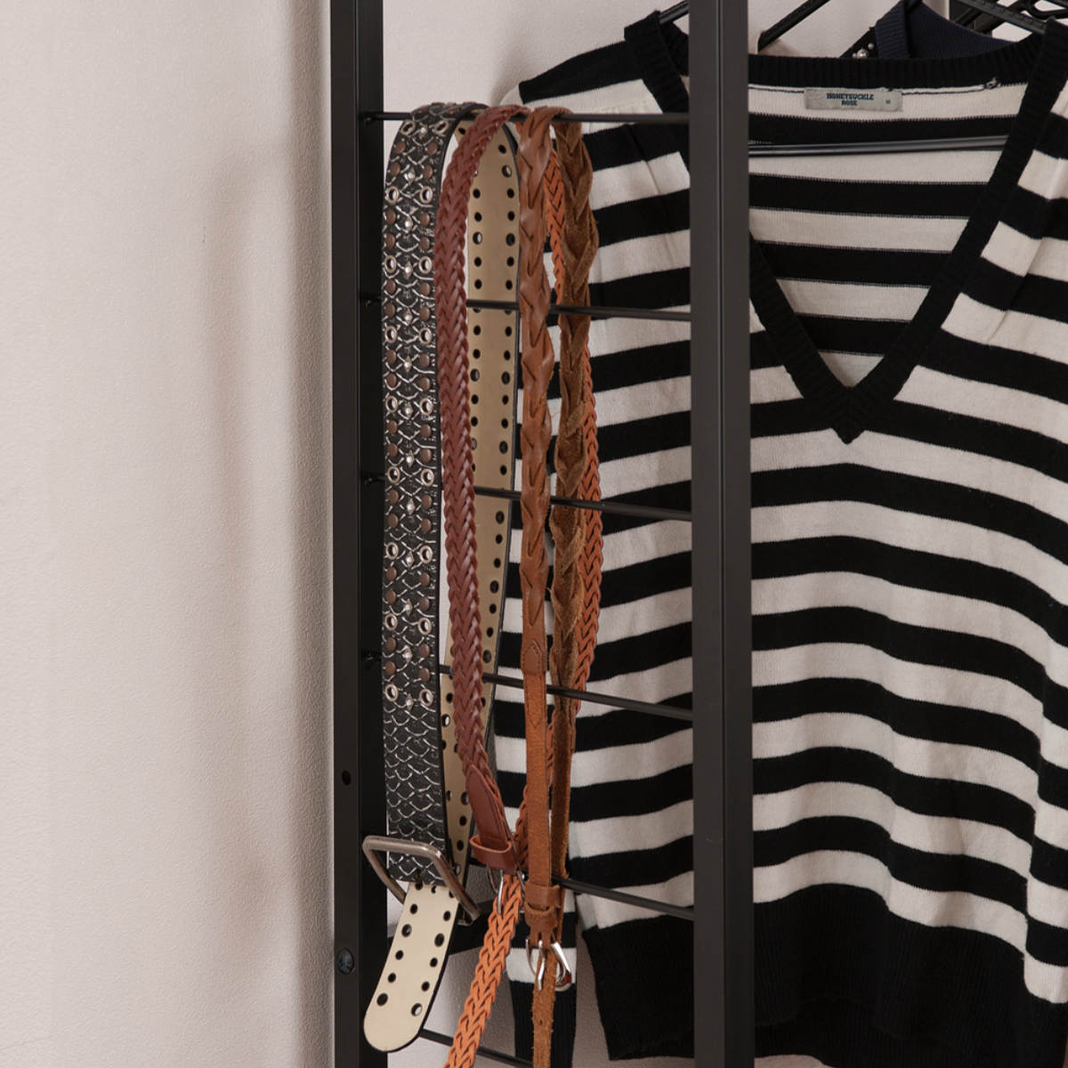 突っ張り 壁面収納 幅60×奥行40cm オープンラックタイプ ( ラック 壁面 収納 突っ張りラック 突っ張りオープンラック ウォールラック 小物掛け すき間 壁面ラック つっぱり 棚板付 パーテーション 省スペース )