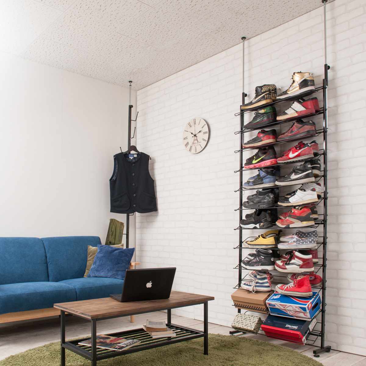 突っ張り シューズラック 幅75cm 薄型 ブラック 日本製 見せる収納 ( 壁面収納 つっぱり スリム 省スペース 靴収納 最大36足 つっぱり式 天井突っ張り式 靴 スニーカー ブーツ ヒール 収納 ラック シューズボックス 靴箱 下駄箱 )