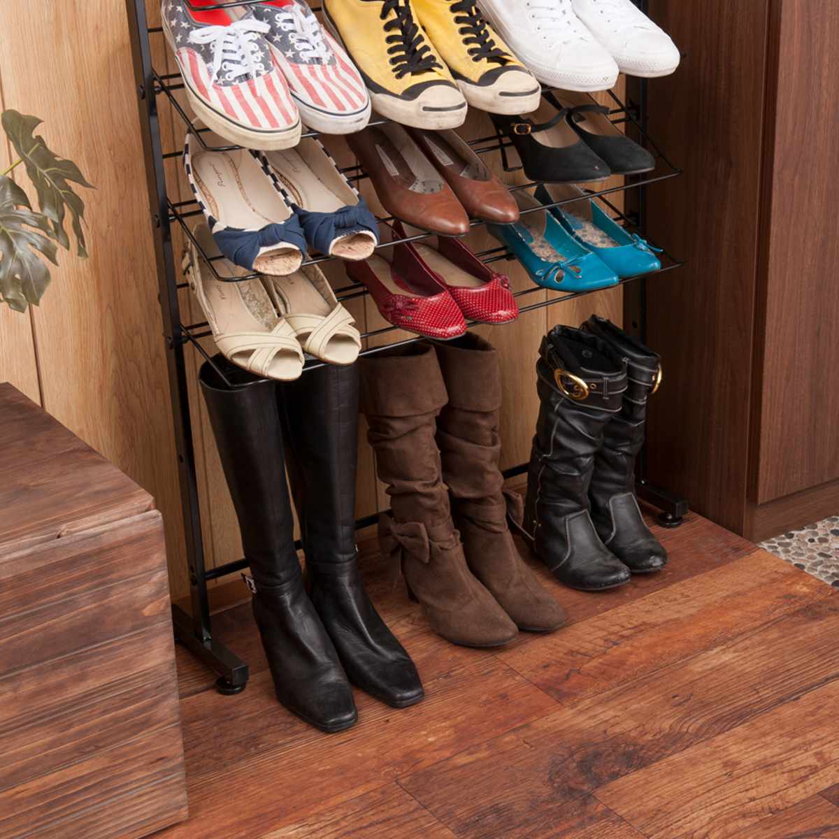 突っ張り シューズラック 幅75cm 薄型 ブラック 日本製 見せる収納 ( 壁面収納 つっぱり スリム 省スペース 靴収納 最大36足 つっぱり式 天井突っ張り式 靴 スニーカー ブーツ ヒール 収納 ラック シューズボックス 靴箱 下駄箱 )