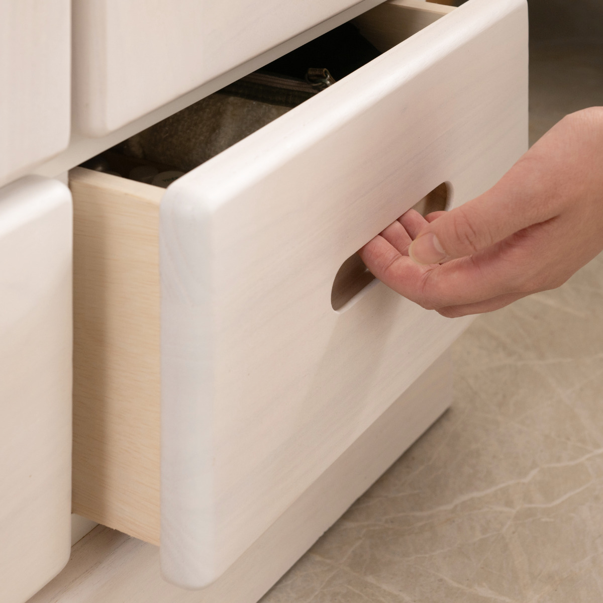 本棚 ガラス扉 幅80cm 桐材 完成品 日本製 ( 食器棚 棚 ラック 可動棚 天然木前板 A4対応 家具 収納 カップボード 引き出し ホワイトウォッシュ ライトブラウン ) 【ホワイトウォッシュ】 ホワイトウォッシュ