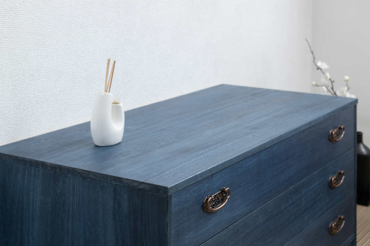 桐タンス 幅98.5cm 3段 藍染め デニム 日本製 ( 桐チェスト 桐箱 天然木 藍 インディゴ ブルー 着物収納 防虫 防湿 三段 桐衣装箱 軽量 たとう紙 帯 桐たんす 箪笥 青 キリ )