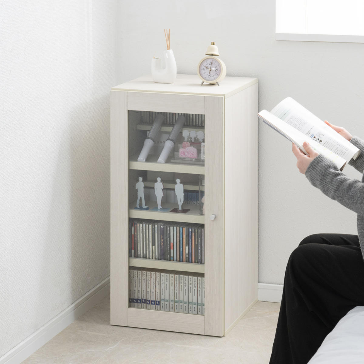 ホワイト収納棚 ガラス扉付き（送料込） 楽天市場】ガラス 扉付き キャビネット 6BOX スリム リビング