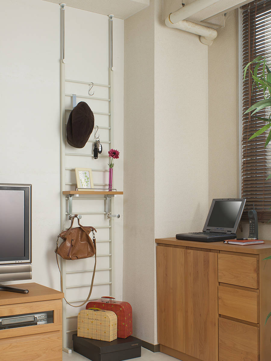 突っ張り ラダーラック 幅40cm 棚付 日本製 ( つっぱり ラック 突っ張りラダーラック 突っ張りラック ウォールラック 壁面収納 パーテーション 突っ張り収納 伸縮 ラダーシェルフ つっぱりラック ) 【ホワイト】 ホワイト