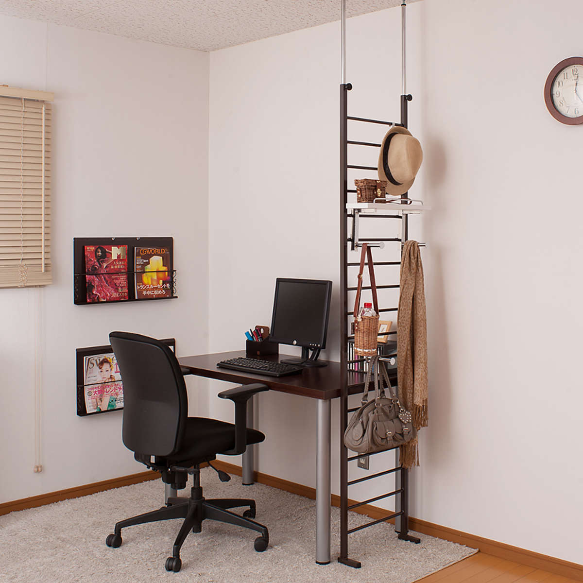 突っ張り ラダーラック 幅40cm 棚付 日本製 ( つっぱり ラック 突っ張りラダーラック 突っ張りラック ウォールラック 壁面収納 パーテーション 突っ張り収納 伸縮 ラダーシェルフ つっぱりラック ) 【ホワイト】 ホワイト