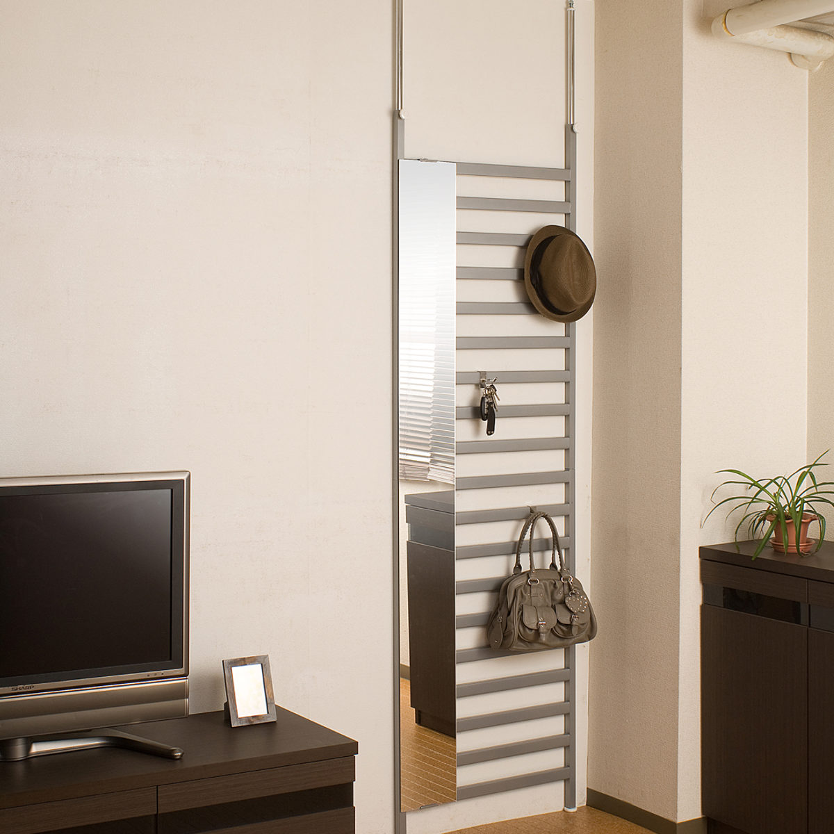 突っ張りパーテーション 幅60cm ミラー付き 日本製 ( 突っ張り パーテーション ラック 突っ張りラック 壁面収納 壁面 収納 幅60 ミラー 鏡 ラダーラック 棚 つっぱり ウォールラック 壁面ラック 姿見 間仕切り 仕切り )