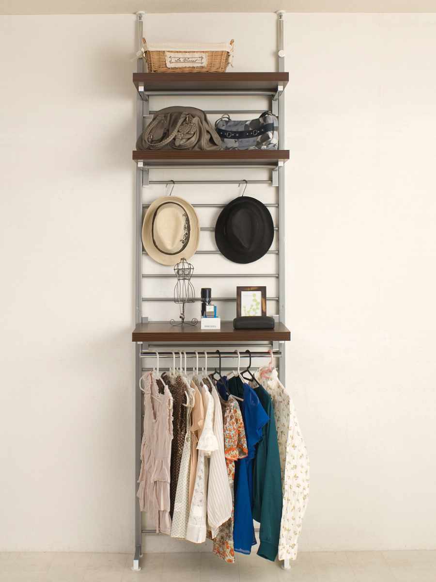 突っ張りハンガー63cm ロッカー ( 突っ張り ラック 壁面収納 突っ張りラック 突っ張りハンガーラック ウォールラック 小物掛け すき間 壁面 収納 壁面ラック 衣類収納 洋服掛け コートハンガー パイプハンガー 棚板付 ) 【ホワイト】 ホワイト