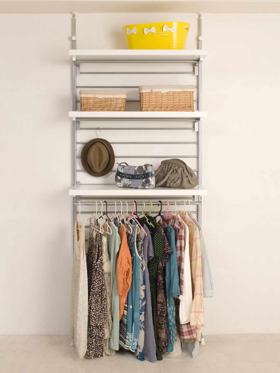 突っ張りラダーハンガー93cm ロッカー ( 突っ張り ラック 壁面収納 突っ張りラック 突っ張りハンガーラック ウォールラック 小物掛け すき間 壁面 収納 壁面ラック 衣類収納 洋服掛け コートハンガー パイプハンガー 棚板付 ) 【ホワイト】 ホワイト