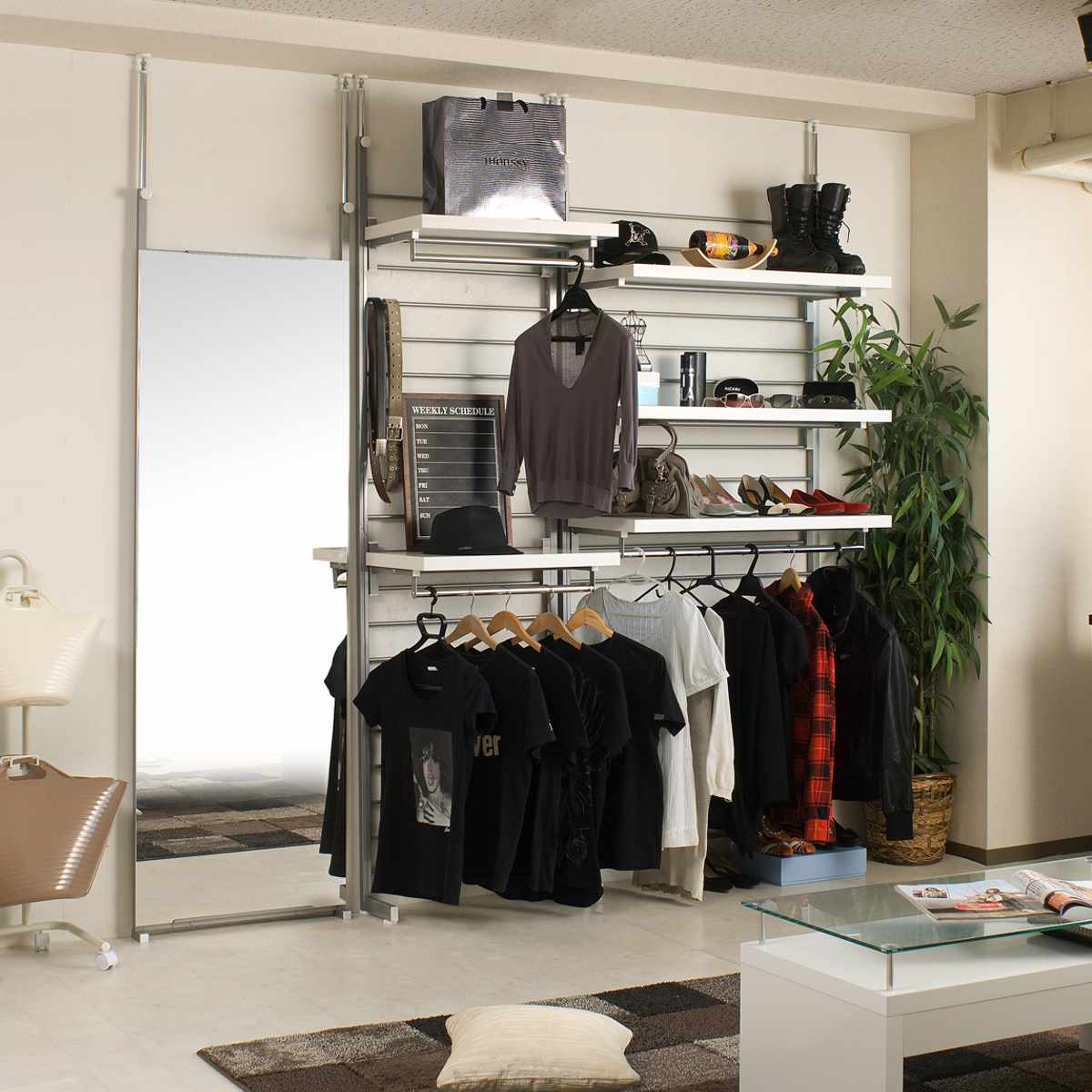 突っ張りラダーハンガー93cm ロッカー ( 突っ張り ラック 壁面収納 突っ張りラック 突っ張りハンガーラック ウォールラック 小物掛け すき間 壁面 収納 壁面ラック 衣類収納 洋服掛け コートハンガー パイプハンガー 棚板付 ) 【ホワイト】 ホワイト