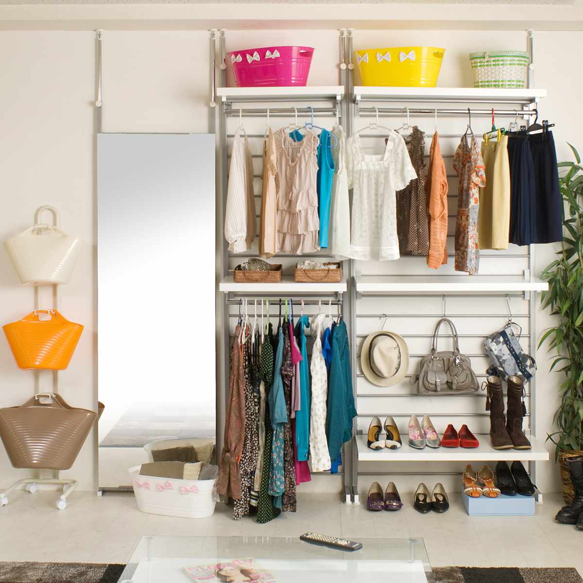 突っ張りラダーハンガー93cmブレザー ( 突っ張り ラック 壁面収納 突っ張りラック 突っ張りハンガーラック ウォールラック 小物掛け すき間 壁面 収納 壁面ラック 衣類収納 洋服掛け コートハンガー パイプハンガー 棚板付 ) 【ホワイト】 ホワイト