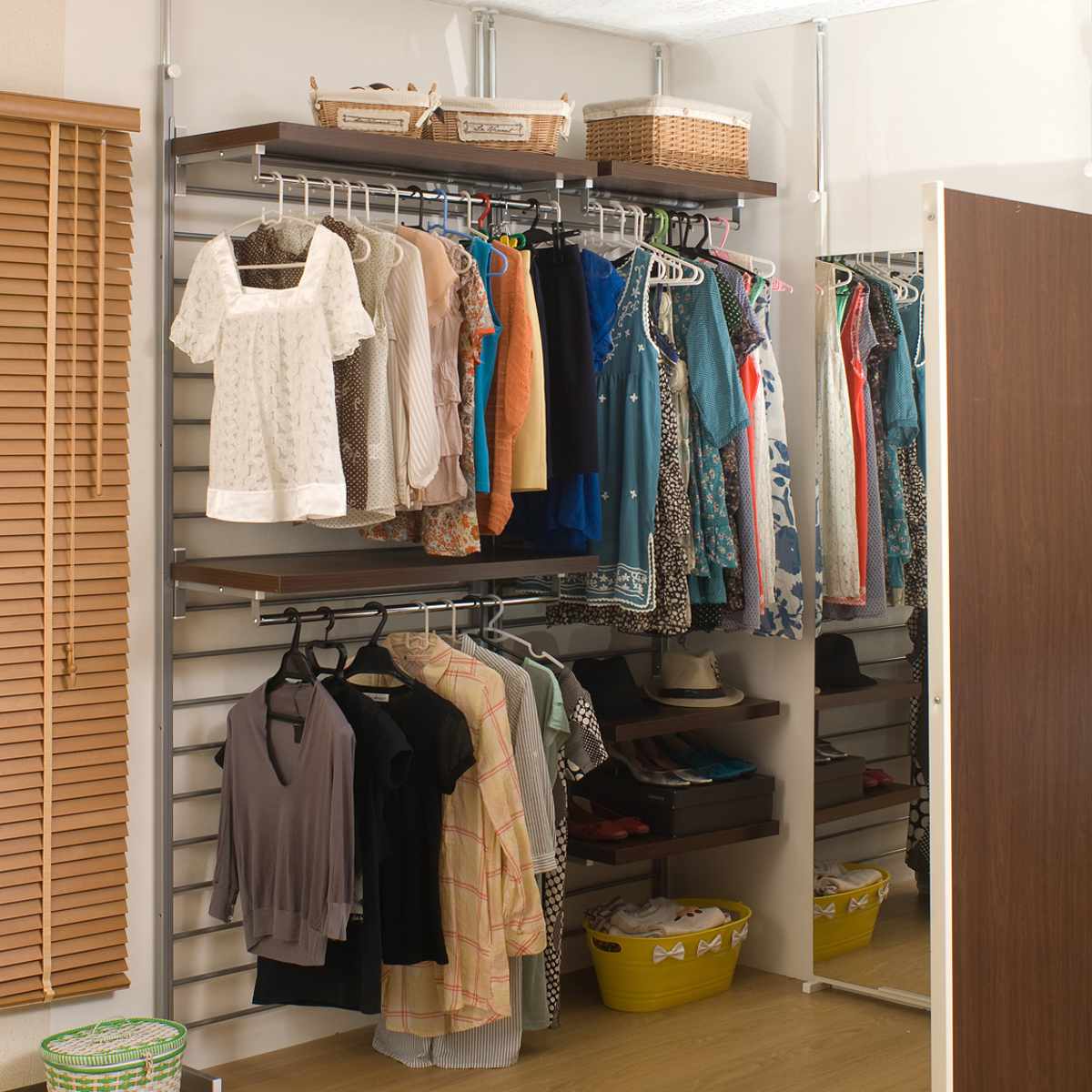 突っ張りラダーハンガー93cmブレザー ( 突っ張り ラック 壁面収納 突っ張りラック 突っ張りハンガーラック ウォールラック 小物掛け すき間 壁面 収納 壁面ラック 衣類収納 洋服掛け コートハンガー パイプハンガー 棚板付 ) 【ホワイト】 ホワイト