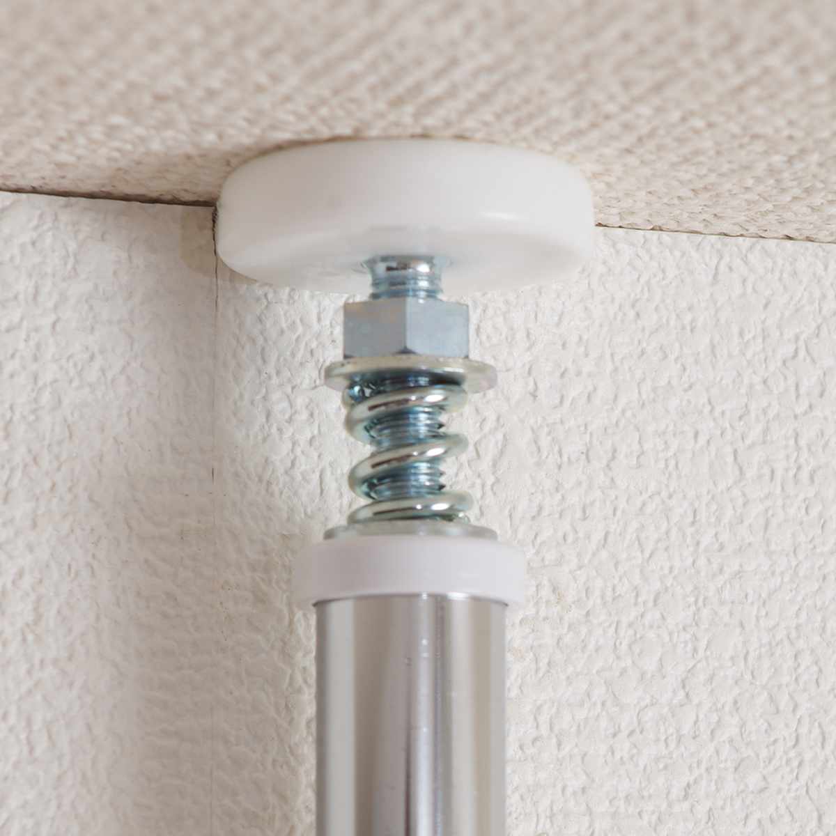 突っ張りラダーハンガー93cmブレザー ( 突っ張り ラック 壁面収納 突っ張りラック 突っ張りハンガーラック ウォールラック 小物掛け すき間 壁面 収納 壁面ラック 衣類収納 洋服掛け コートハンガー パイプハンガー 棚板付 ) 【ホワイト】 ホワイト