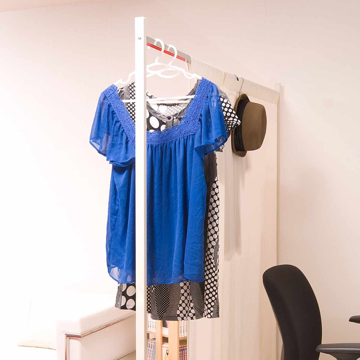 間仕切りカーテンパーテーション 幅64.5cm 高さ144.5cm ( パーテーション 間仕切り カーテン 衝立 目隠し キャスター 移動 自立 伸縮 仕切り ハンガー掛け パーティション 自立式 オフィス 事務所 会社 商談 スペース ) 【ブラウン】 ブラウン