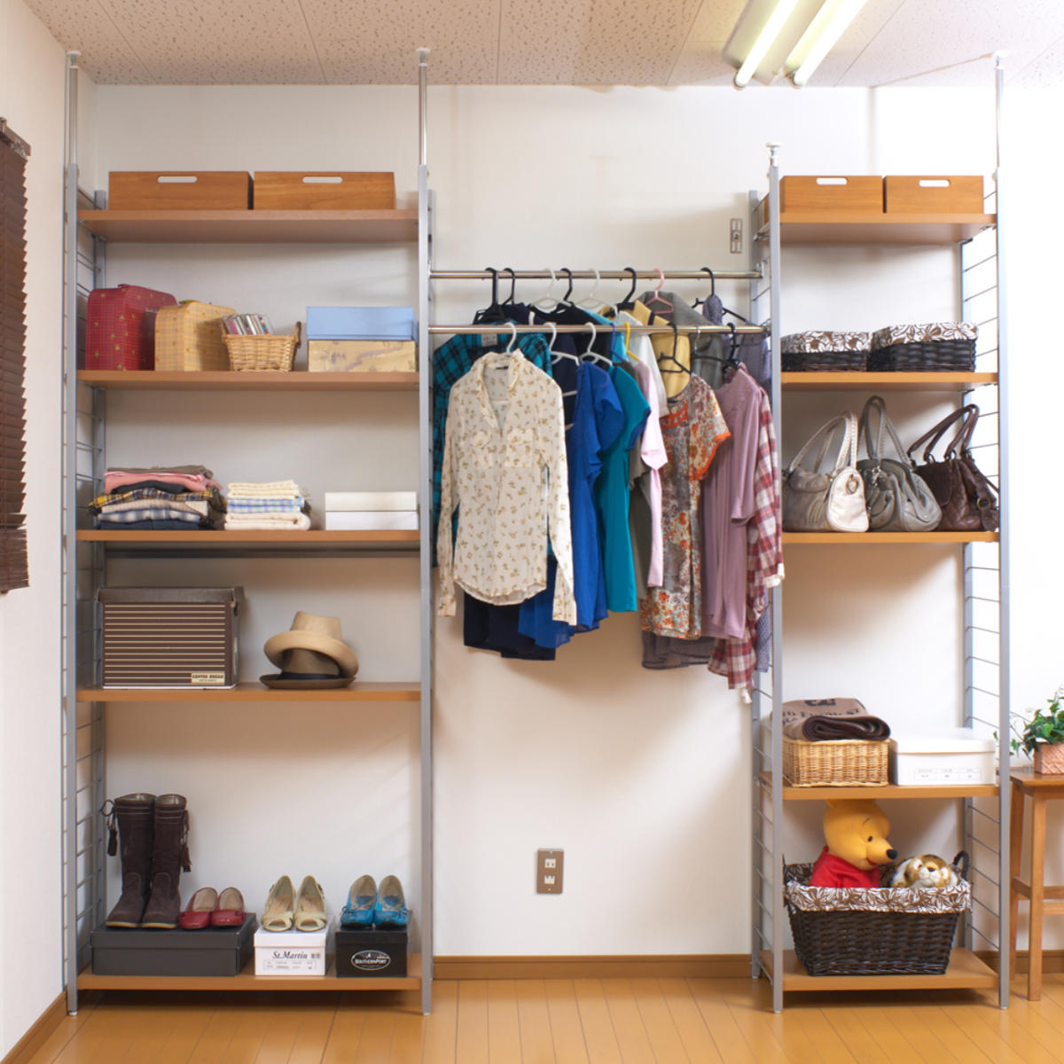 突っ張り 間仕切りラック 幅90cm 背板無し 日本製 ( 収納 本棚 ラック ワードローブ 間仕切り 壁面収納 突っ張り式 突っぱり 衣類収納 デスク クローゼット ホワイト ナチュラル ) 【ホワイト】 ホワイト