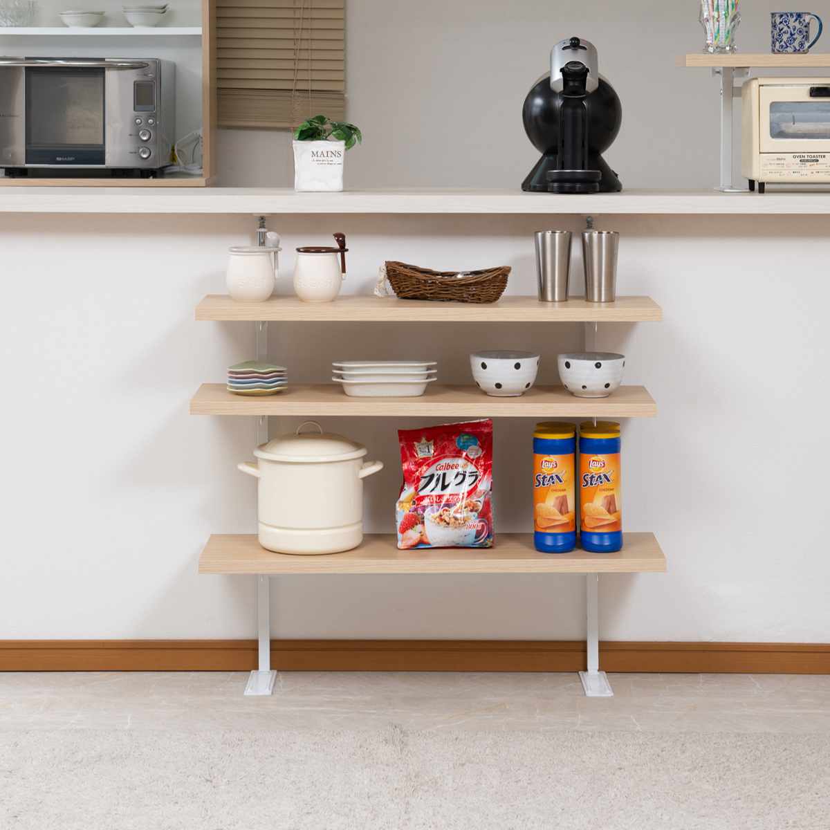 突っ張り カウンター下ラック 幅89.5cm 棚板3枚付 無段階調整 日本製 ( ラック 棚 カウンター下 収納 ディスプレイラック つっぱり 薄型 壁面ラック 収納ラック キッチンカウンター キッチン収納 ロータイプ 食器棚 飾り棚 3段 ) 【マリンナチュラル】 マリンナチュラル