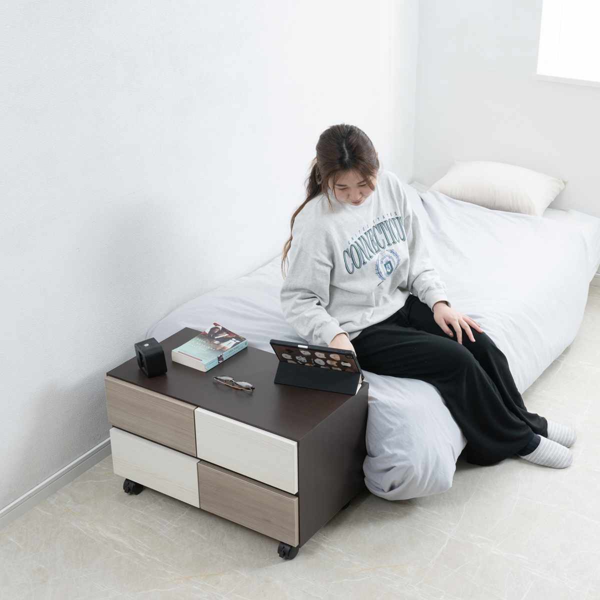 チェスト 幅70cm グレートーン キャスター付 日本製 完成品 ( 棚 ラック スクエア バイカラーA4対応 2段4杯 グレー A4サイズ シンプル キャビネット テレビ台 スライドレール )