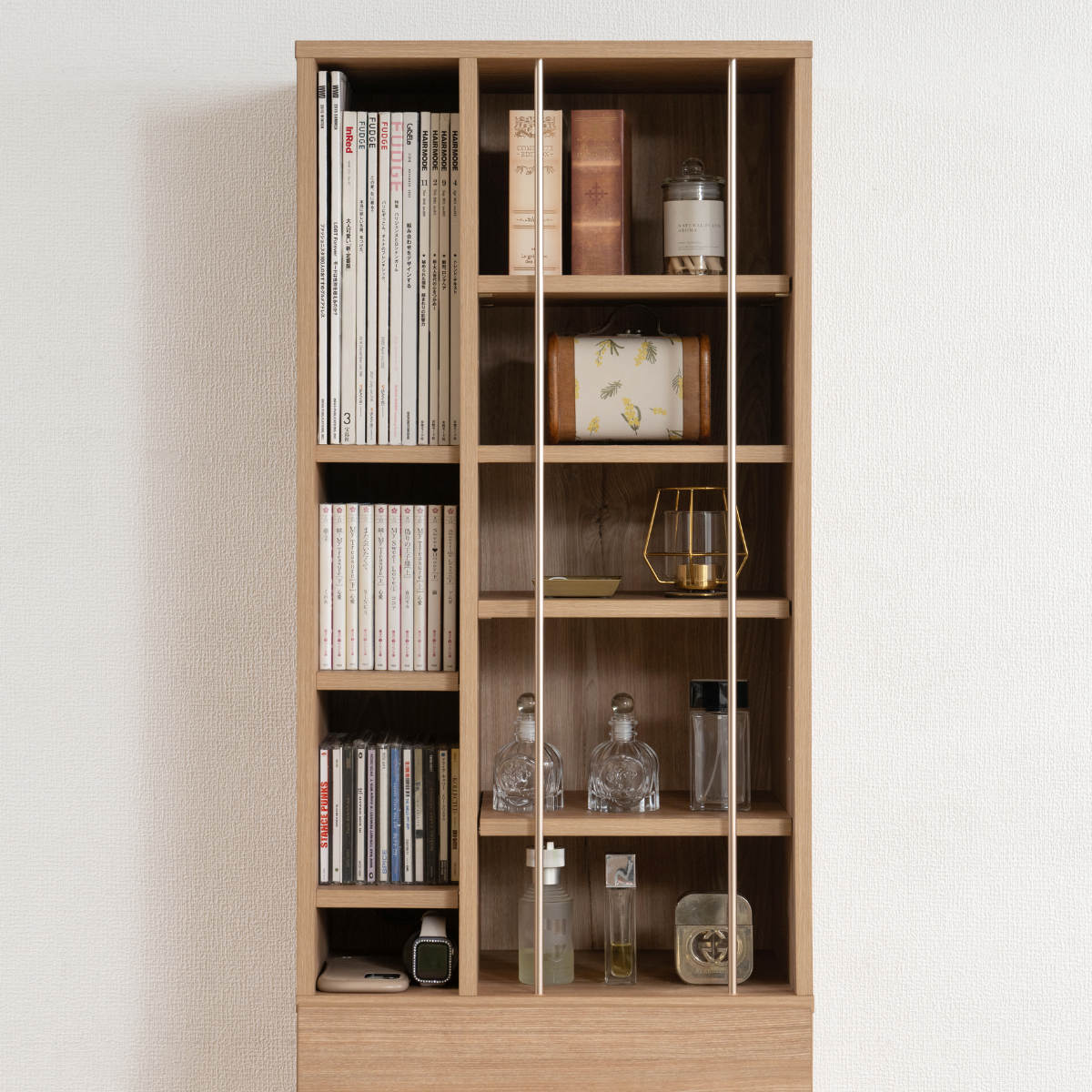 本棚 幅45.5cm 大容量収納 引き出し付き ディスプレイ ( コミックラック 引き出し 4段 コンパクト 可動棚 収納棚 リビング収納 玄関収納 キッチン収納 書斎 収納家具 木目調 ホワイト ) 【ホワイト】 ホワイト