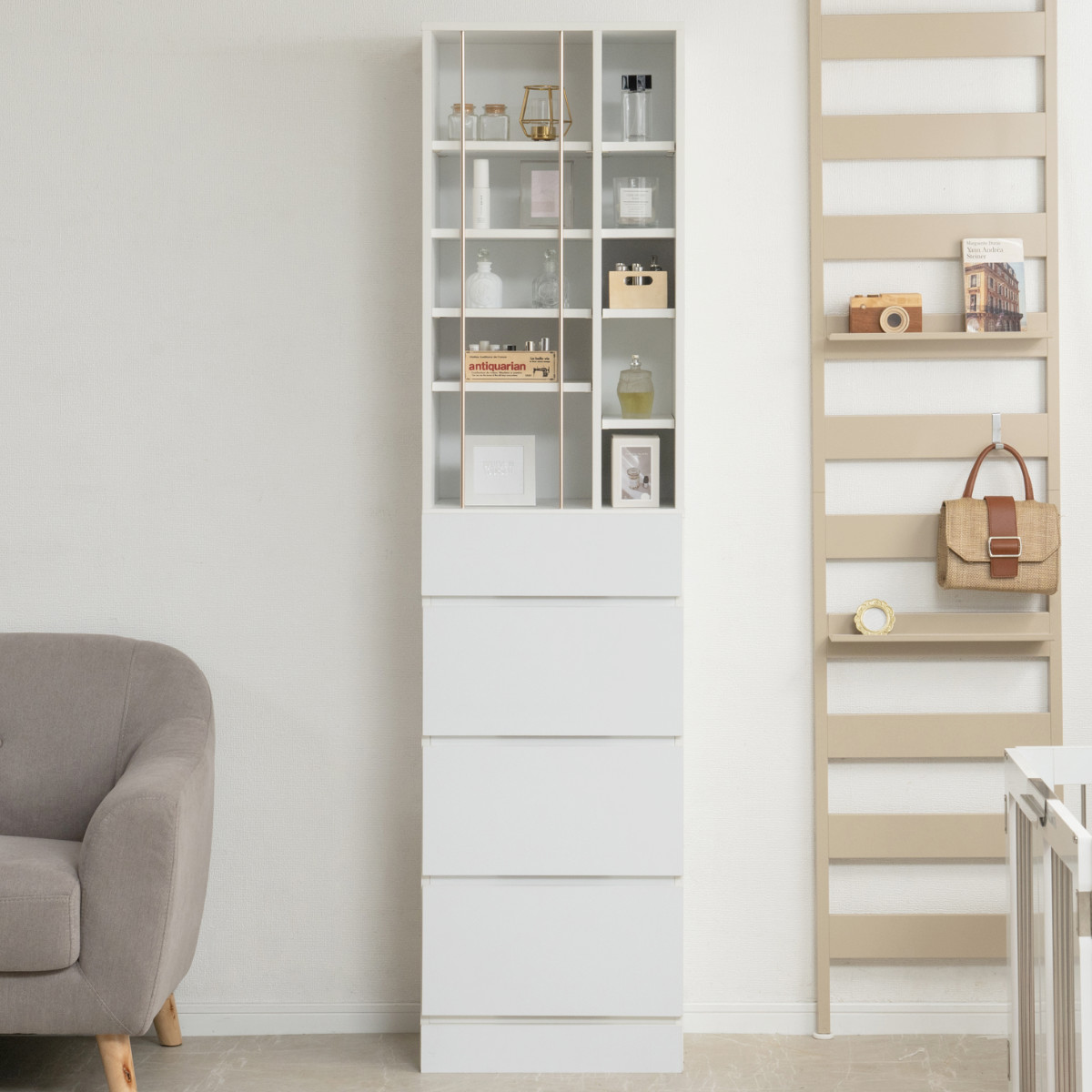 本棚 幅45.5cm 大容量収納 引き出し付き ディスプレイ ( コミックラック 引き出し 4段 コンパクト 可動棚 収納棚 リビング収納 玄関収納 キッチン収納 書斎 収納家具 木目調 ホワイト ) 【ホワイト】 ホワイト