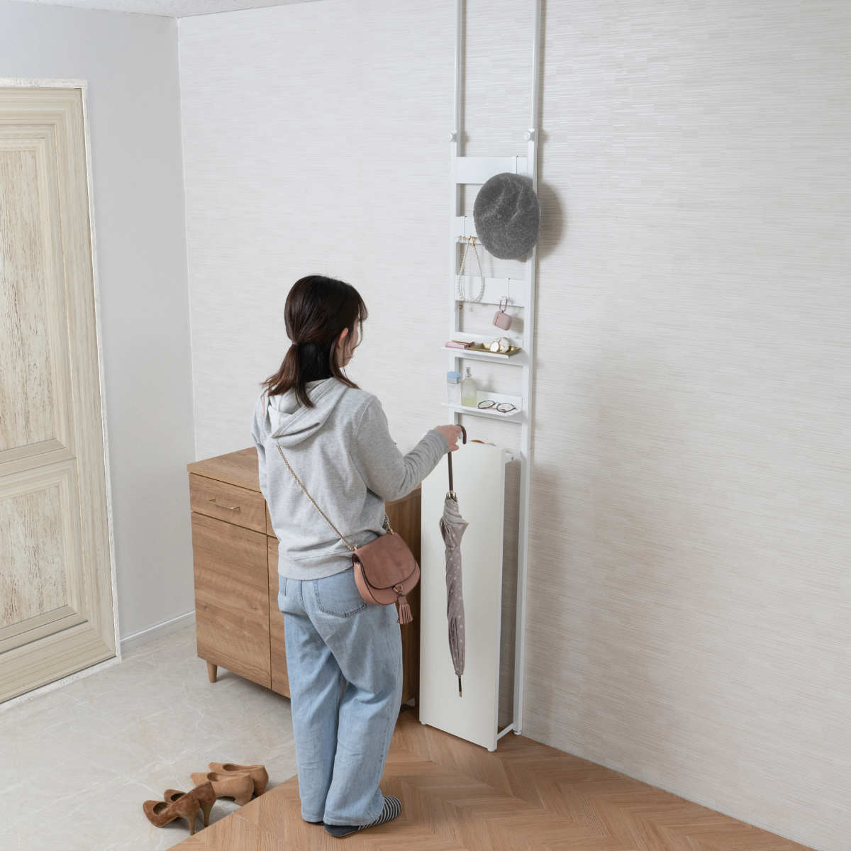 突っ張り 玄関収納 ラダーラック 幅30cm 傘立て ( 大理石調 ホワイト アンブレラスタンド スリム コンパクト 玄関 小物収納 レインスタンド 収納 傘 省スペース つっぱり おしゃれ ) 【ホワイト】 ホワイト