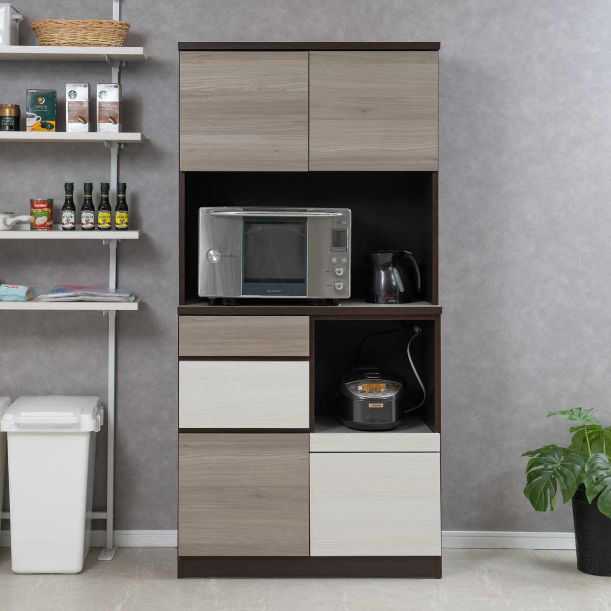 キッチンボード 幅90cm スリートーン フルスライドレール 日本製 ( 食器棚 ブラック 木目調 可動棚 家電 レンジ台 キッチン収納 スライド棚 3口コンセント 電子レンジ 炊飯器 黒 収納 90cm )