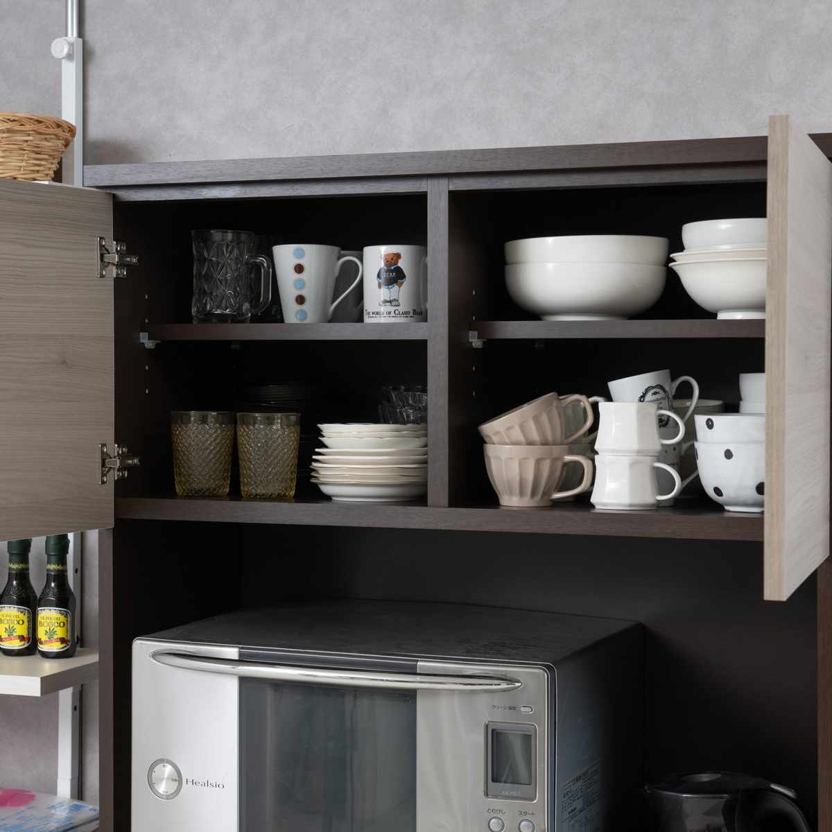 キッチンボード 幅90cm スリートーン フルスライドレール 日本製 ( 食器棚 ブラック 木目調 可動棚 家電 レンジ台 キッチン収納 スライド棚 3口コンセント 電子レンジ 炊飯器 黒 収納 90cm )