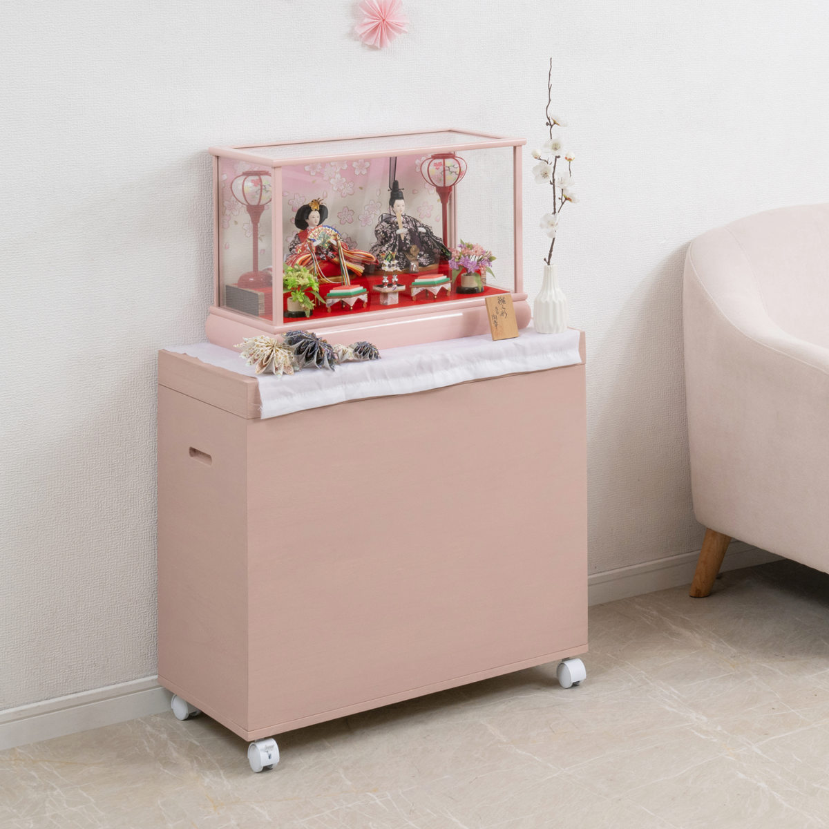 桐収納 雛人形ケース 幅35.5cm 1段 高さ60.5cm キャスター付き すのこ付き ( 飾り台 人形ケース 桐製 桐箱 完成品 防虫 防湿 スノコ ひな人形 収納ケース 保管 ピンク ホワイト 棚 ラック 国産 飾り棚 ) 【ピンク】 ピンク