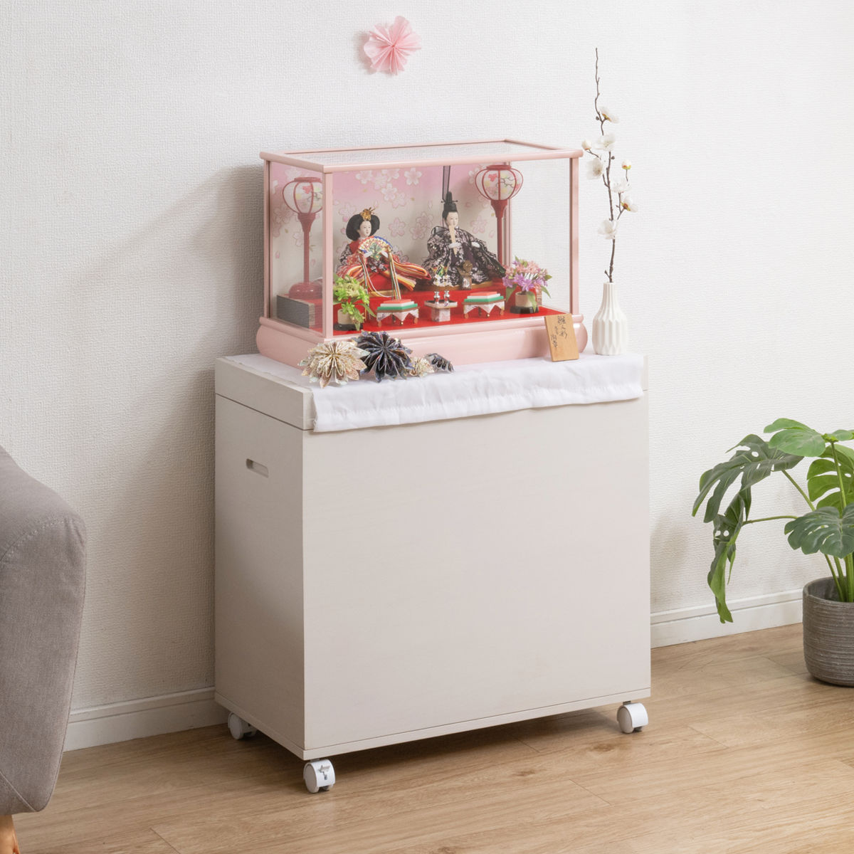 桐収納 雛人形ケース 幅35.5cm 1段 高さ60.5cm キャスター付き すのこ付き ( 飾り台 人形ケース 桐製 桐箱 完成品 防虫 防湿 スノコ ひな人形 収納ケース 保管 ピンク ホワイト 棚 ラック 国産 飾り棚 ) 【ピンク】 ピンク
