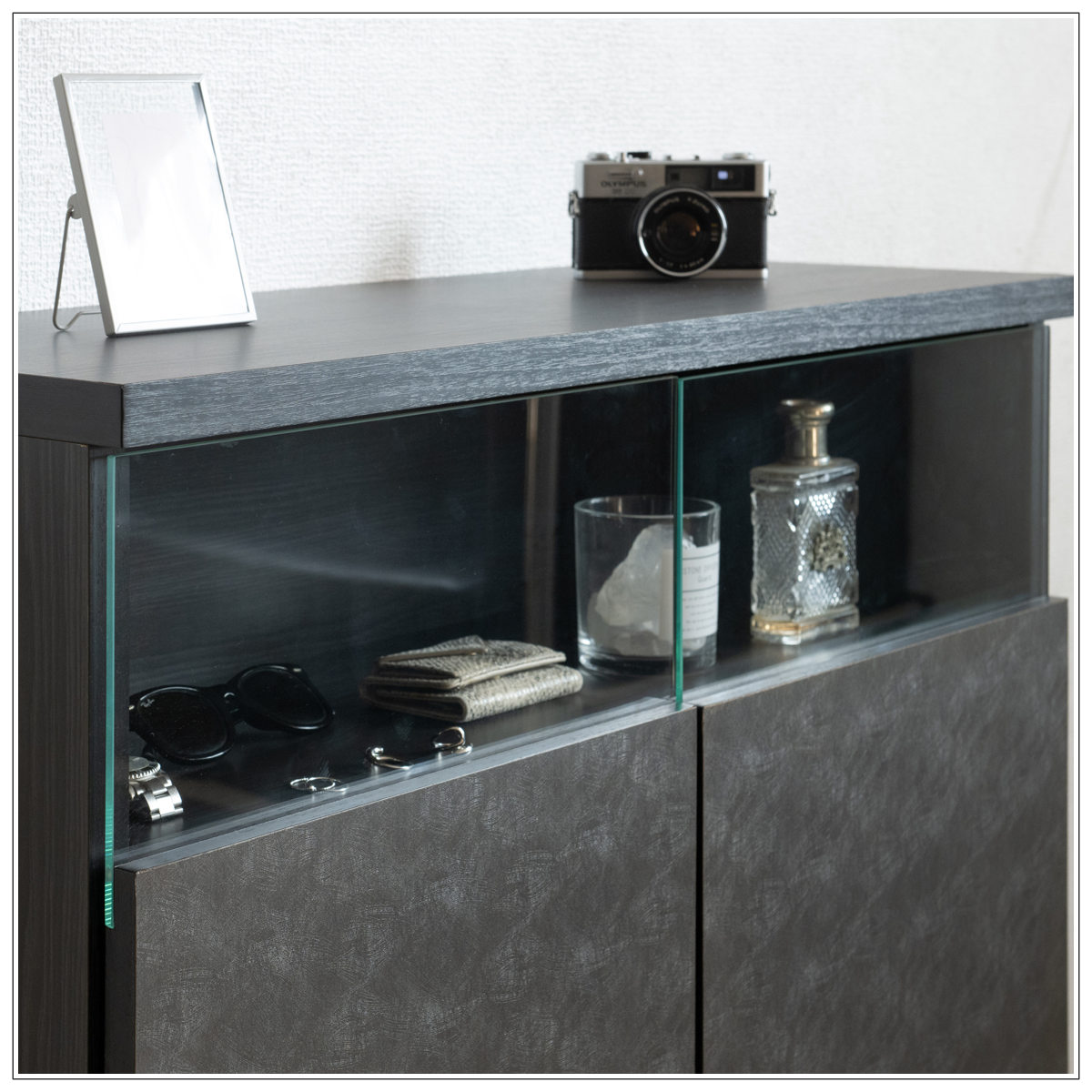 カウンター下収納 幅79cm キャビネット 日本製 完成品 ガラス窓 ( 棚 ラック メタリック カウンター下 可動棚 ルーター収納 ディスプレイ 窓下 組み合わせ 収納 家具 薄型 奥行スリム マットブラック グレー )