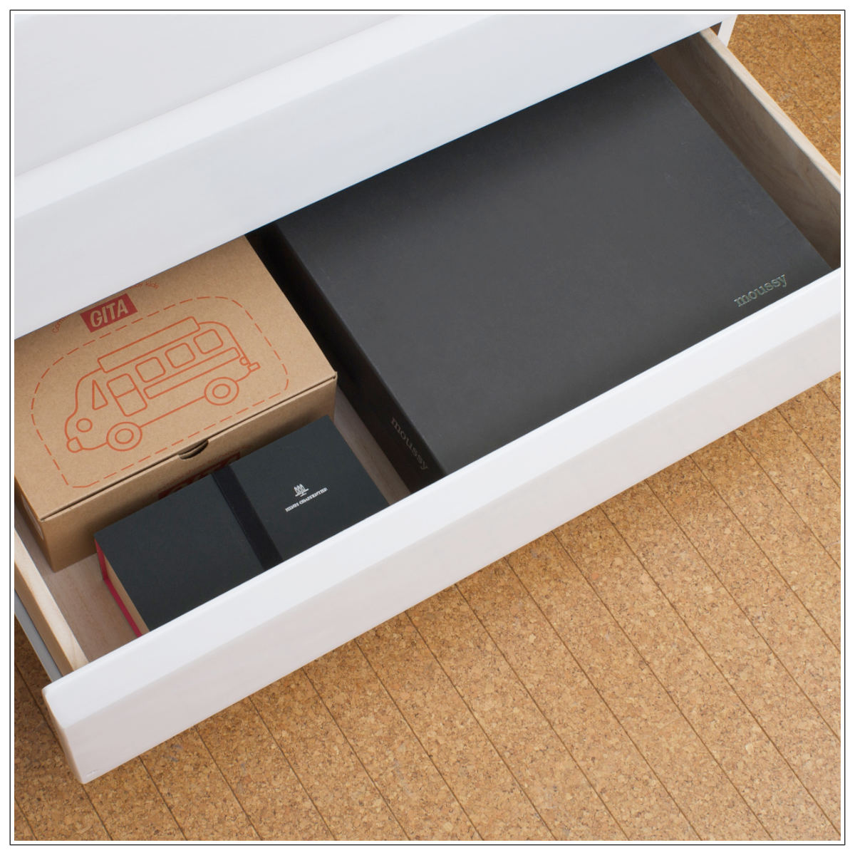 チェスト 4段 5段 6段 7段 桐製 洋タンス 幅60cm 幅80cm 98cm 119cm スライドレール付き 完成品 日本製 ( 木製 タンス 桐たんす 桐チェスト 国産 桐 引出し 整理タンス 衣類収納 箪笥 シンプル 和室 洋室 衣装ケース ) 【ホワイト 4段(幅119cm)】 ホワイト 4段(幅119cm)