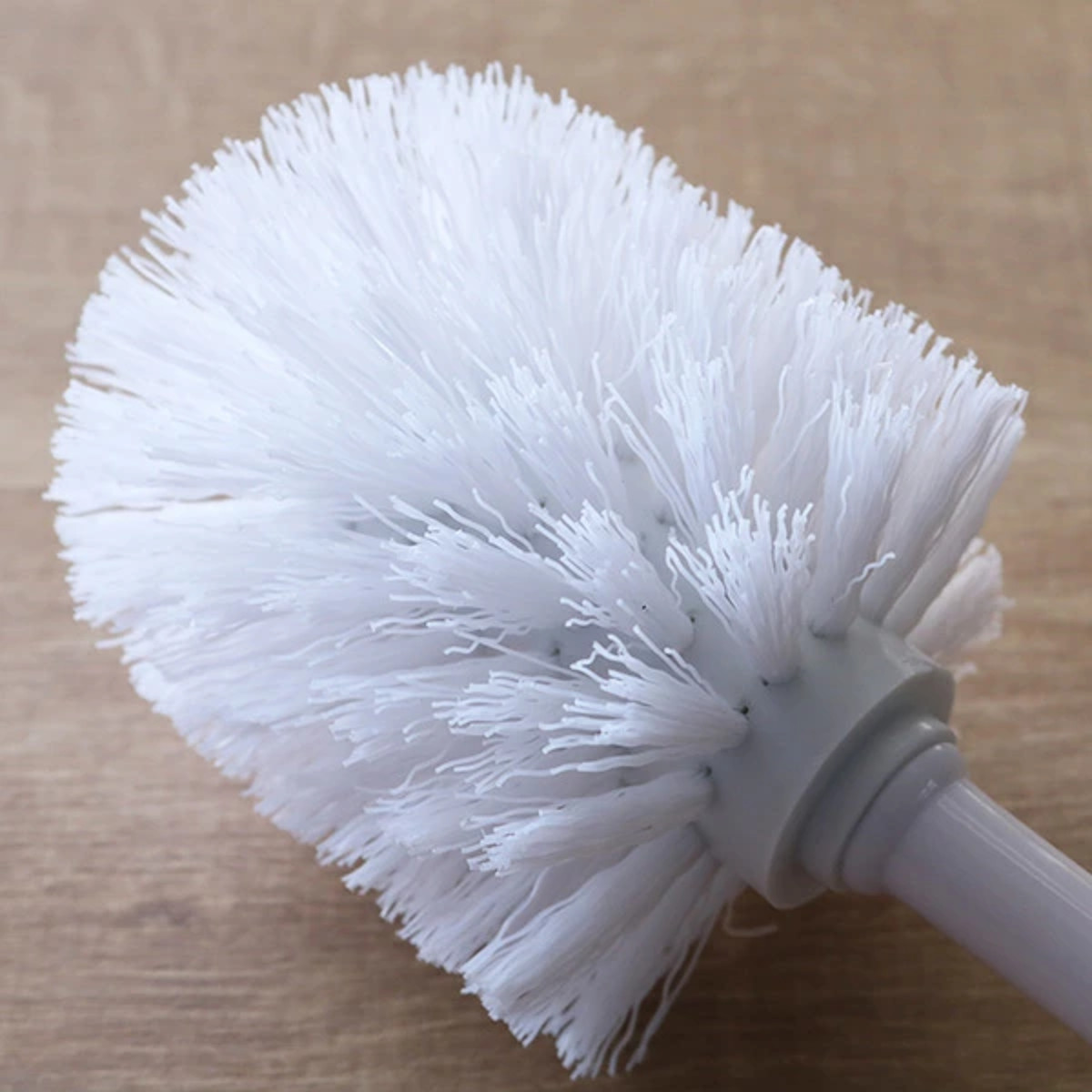 トイレブラシ ケース付き ラシプーロ 陶器 ( トイレ ブラシ トイレ掃除 そうじ トイレ用ブラシ 便器 清掃 ブラシケース ブラシ入れ 汚れ 柄付き トイレ掃除用品 白 ホワイト シンプル 掃除用品 掃除 トイレ掃除道具 おしゃれ )