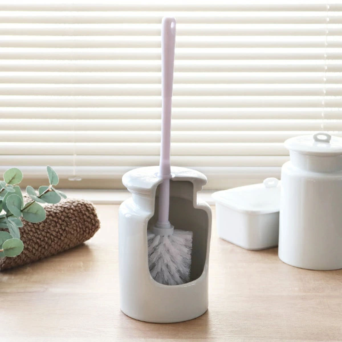 トイレブラシ ケース付き ラシプーロ 陶器 ( トイレ ブラシ トイレ掃除 そうじ トイレ用ブラシ 便器 清掃 ブラシケース ブラシ入れ 汚れ 柄付き トイレ掃除用品 白 ホワイト シンプル 掃除用品 掃除 トイレ掃除道具 おしゃれ )