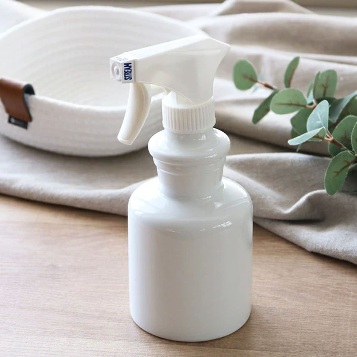 スプレーボトル スプレー ラシプーロ 陶器 ( スプレー容器 ボトル 洗剤 詰替え容器 詰め替え 消臭スプレー お風呂掃除 掃除 簡単 除菌 アルコール アロマスプレー バス用品 雑貨 白 ホワイト シンプル 掃除用品 おしゃれ )