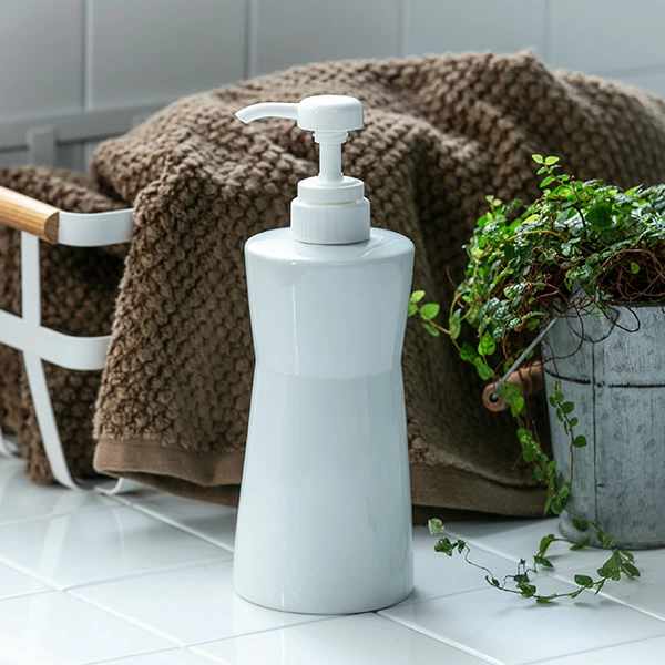 ディスペンサー 詰め替えボトル ホワイトガーデン シャンプーポンプ ( ディスペンサーボトル シャンプー 詰め替え ボトル 液体 陶器 お風呂 詰め替え容器 液体タイプ ボディソープ トリートメント バス用品 シンプル おしゃれ )