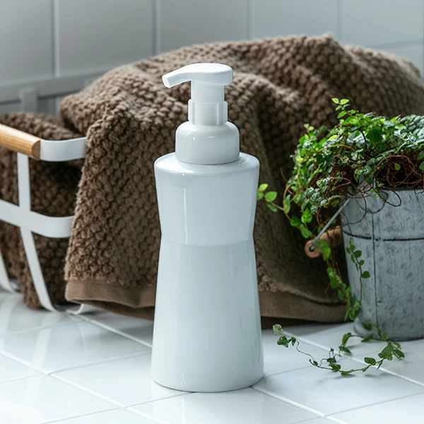 ディスペンサー 詰め替えボトル ホワイトガーデン ムースボディポンプ ( ディスペンサーボトル ボディソープ 詰め替え ボトル 泡せっけん 陶器 お風呂 詰め替え容器 泡タイプ ハンドソープ 石けん 洗面 バス用品 シンプル おしゃれ )