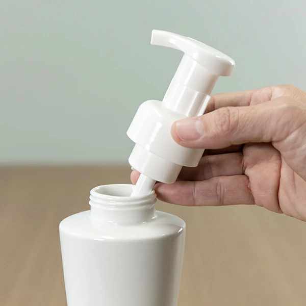 ディスペンサー 詰め替えボトル ホワイトガーデン ムースボディポンプ ( ディスペンサーボトル ボディソープ 詰め替え ボトル 泡せっけん 陶器 お風呂 詰め替え容器 泡タイプ ハンドソープ 石けん 洗面 バス用品 シンプル おしゃれ )