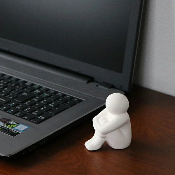 アロマストーン リラックス君 陶器 日本製 ( アロマ アロマオイル 石 芳香剤 かわいい 置き物 インテリア 人型 自然気化 ルームフレグランス フレグランス 香り 玄関 シンプル ギフト 雑貨 ) 【ぼんやり】 ぼんやり