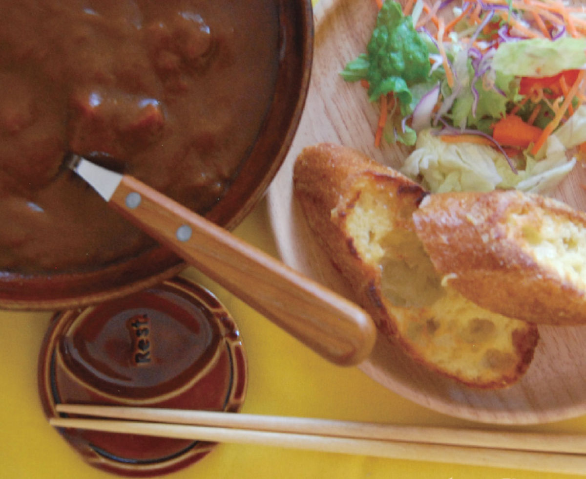 箸置き ファンレスト お箸&スプーン置き カジュアル ( 箸置 電子レンジ対応 食洗機対応 おしゃれ 陶器 日本製 カトラリーレスト 薬味皿 醤油皿 皿 プレート お皿 小皿 シンプル 豆皿 銘々皿 薬味 箸休め お漬物 お菓子 ) 【レッド】 レッド