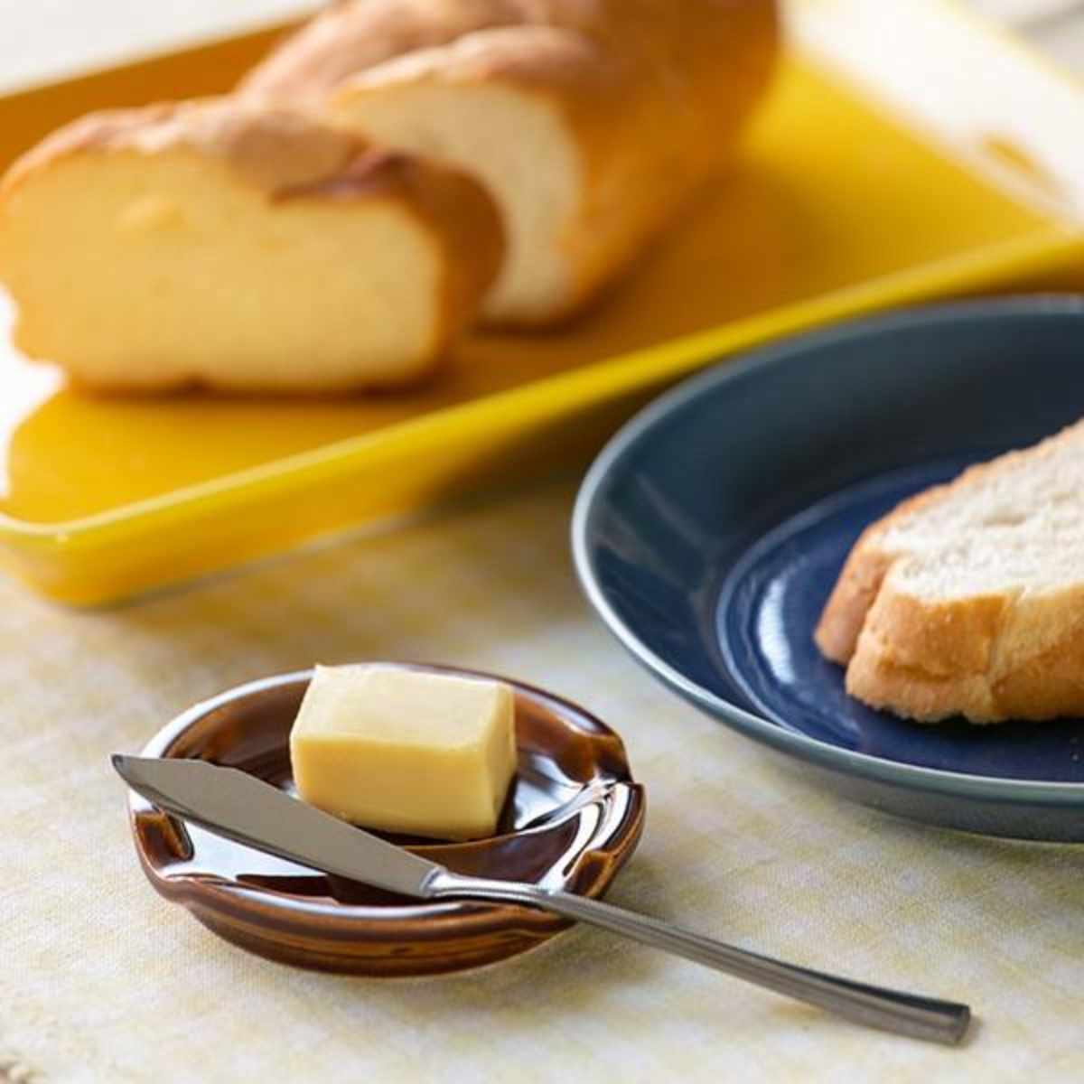 箸置き ファンレスト お箸&スプーン置き カジュアル ( 箸置 電子レンジ対応 食洗機対応 おしゃれ 陶器 日本製 カトラリーレスト 薬味皿 醤油皿 皿 プレート お皿 小皿 シンプル 豆皿 銘々皿 薬味 箸休め お漬物 お菓子 ) 【レッド】 レッド