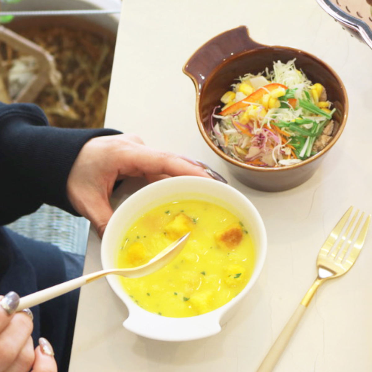 ルラーレ ボウル クリーム ( 食洗機対応 電子レンジ対応 サラダボウル スープボウル とんすい 持ち手付き 汁物 スープ 鍋 取り皿 サラダ 無地 シンプル おしゃれ ) 【クリーム】 クリーム