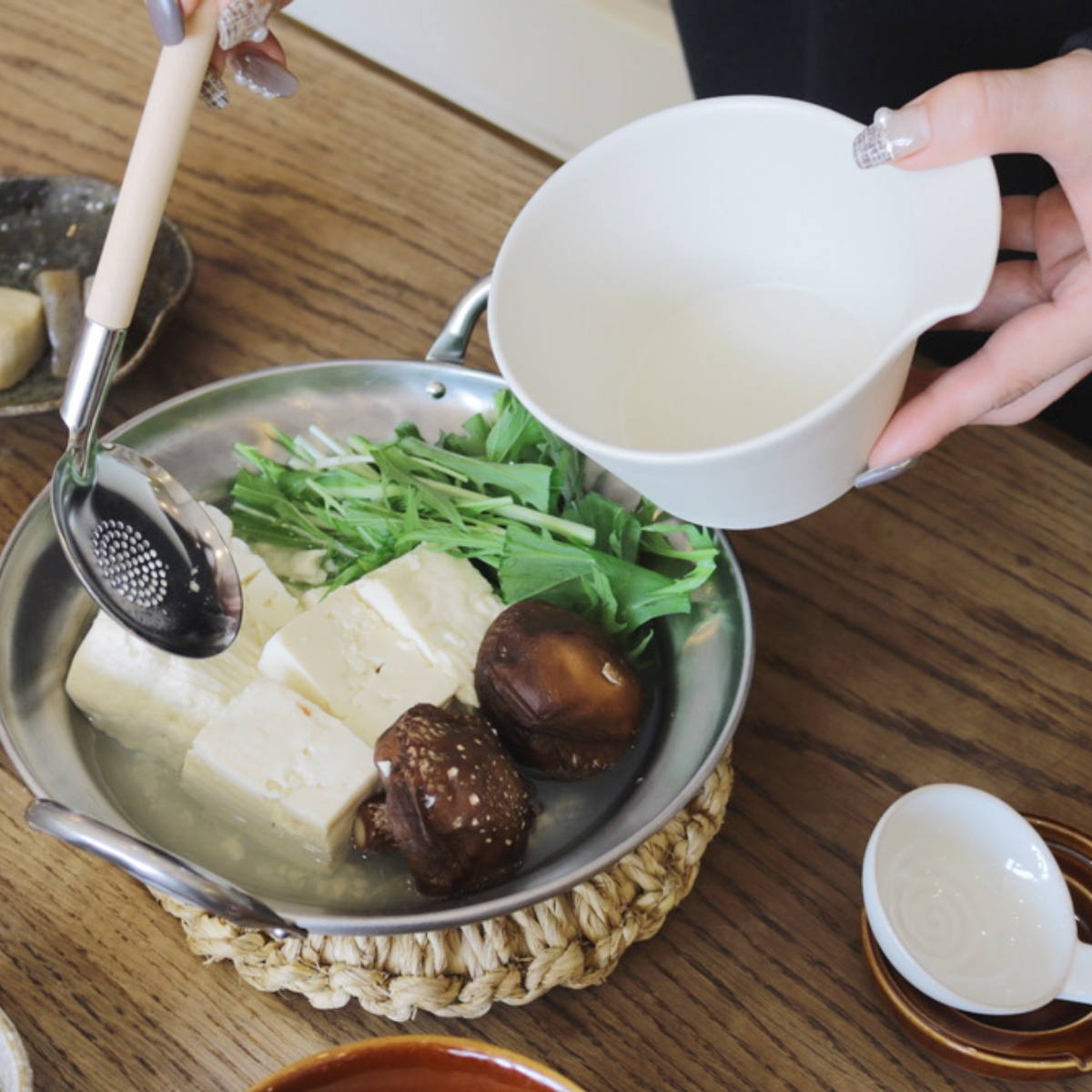 ルラーレ ボウル クリーム ( 食洗機対応 電子レンジ対応 サラダボウル スープボウル とんすい 持ち手付き 汁物 スープ 鍋 取り皿 サラダ 無地 シンプル おしゃれ ) 【クリーム】 クリーム