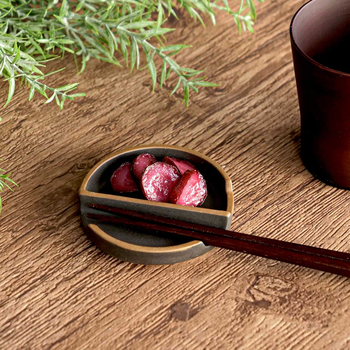 箸置き 小皿 ペトリー ( 食洗機対応 電子レンジ対応 箸置 箸おき はし置き はしおき 日本製 お皿 プレート カトラリーレスト 醤油 薬味 おつまみ 漬物 銘々皿 スタッキング おしゃれ シンプル ) 【ベージュ】 ベージュ