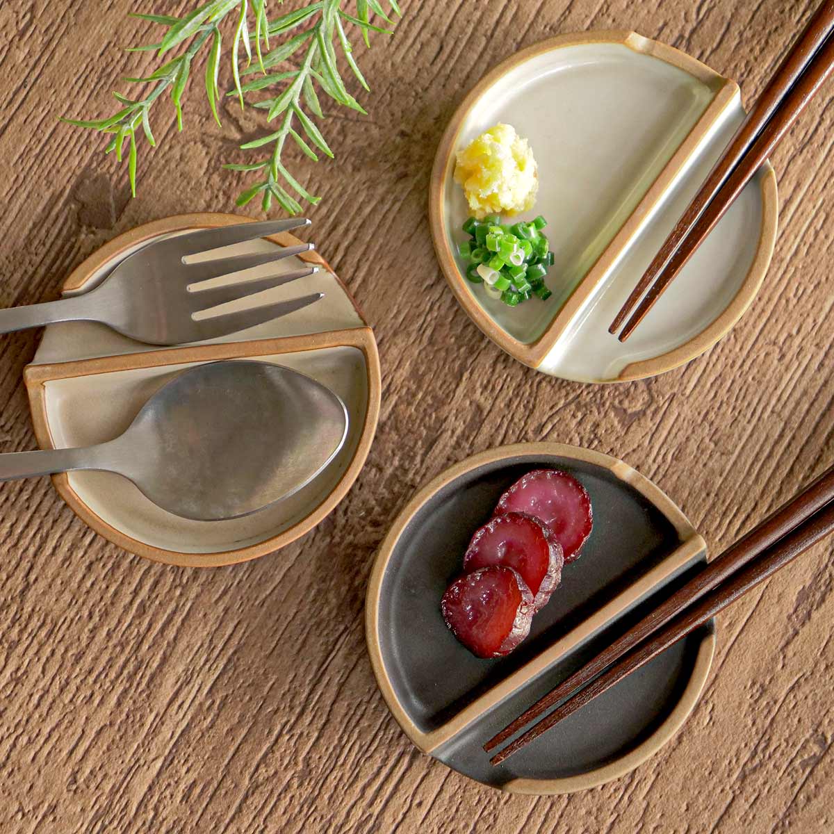 箸置き 小皿 ペトリー ( 食洗機対応 電子レンジ対応 箸置 箸おき はし置き はしおき 日本製 お皿 プレート カトラリーレスト 醤油 薬味 おつまみ 漬物 銘々皿 スタッキング おしゃれ シンプル ) 【ベージュ】 ベージュ