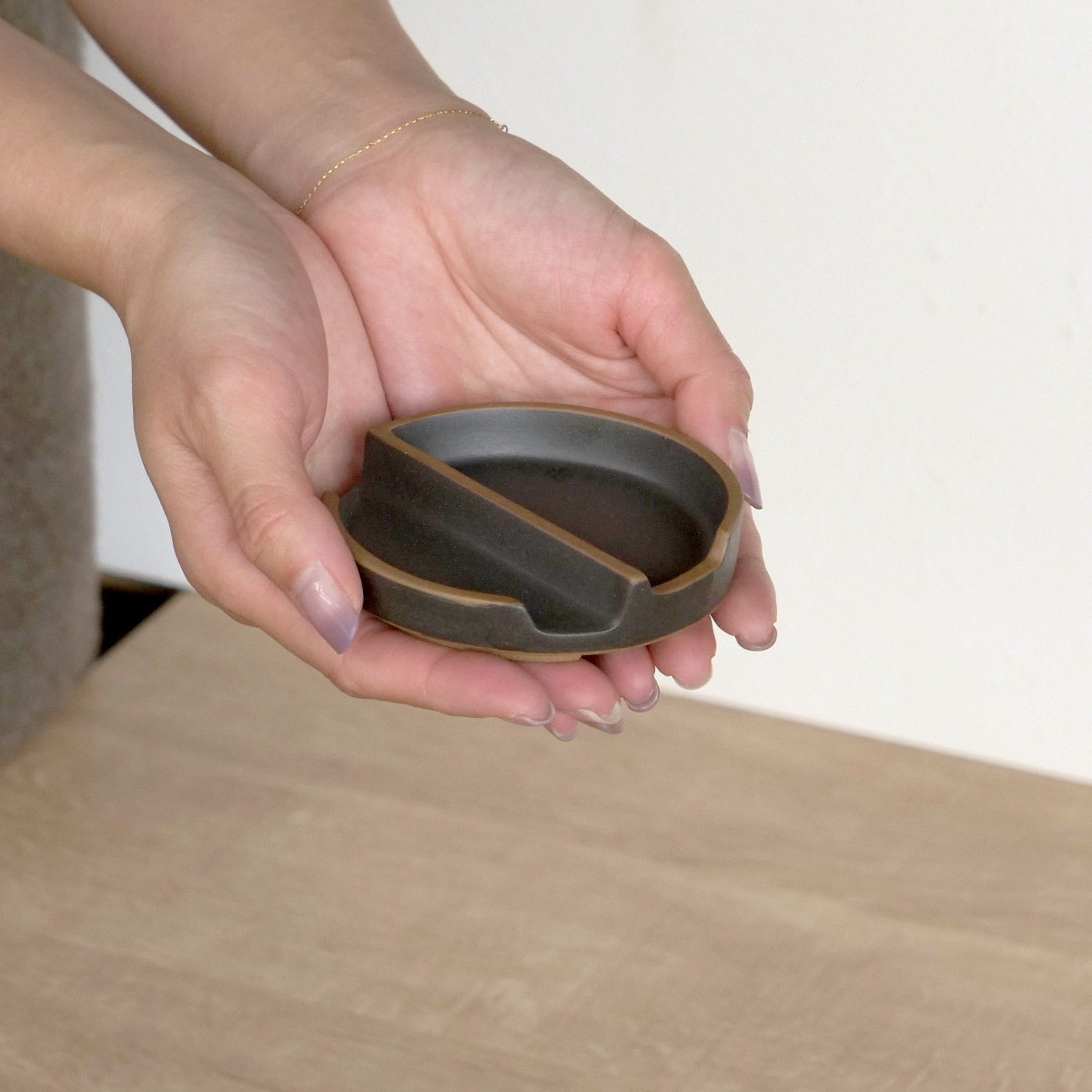 箸置き 小皿 ペトリー ( 食洗機対応 電子レンジ対応 箸置 箸おき はし置き はしおき 日本製 お皿 プレート カトラリーレスト 醤油 薬味 おつまみ 漬物 銘々皿 スタッキング おしゃれ シンプル ) 【ベージュ】 ベージュ