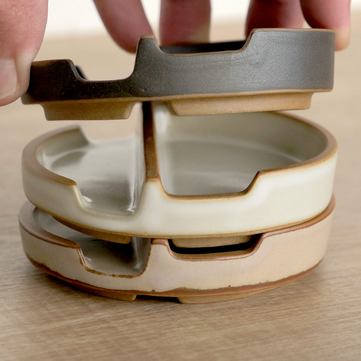 箸置き 小皿 ペトリー ( 食洗機対応 電子レンジ対応 箸置 箸おき はし置き はしおき 日本製 お皿 プレート カトラリーレスト 醤油 薬味 おつまみ 漬物 銘々皿 スタッキング おしゃれ シンプル ) 【ベージュ】 ベージュ