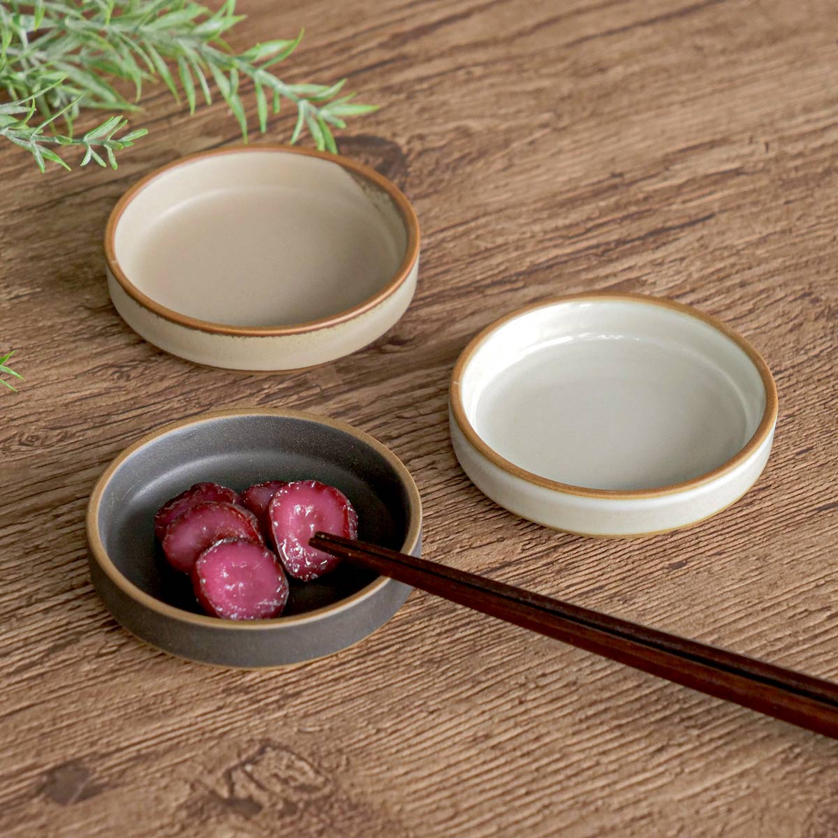 皿 ペトリー 小皿 ( 食洗機対応 電子レンジ対応 醤油皿 薬味皿 日本製 お皿 プレート 醤油 薬味 おつまみ おやつ 漬物 銘々皿 副菜 スタッキング おしゃれ シンプル ) 【ベージュ】 ベージュ