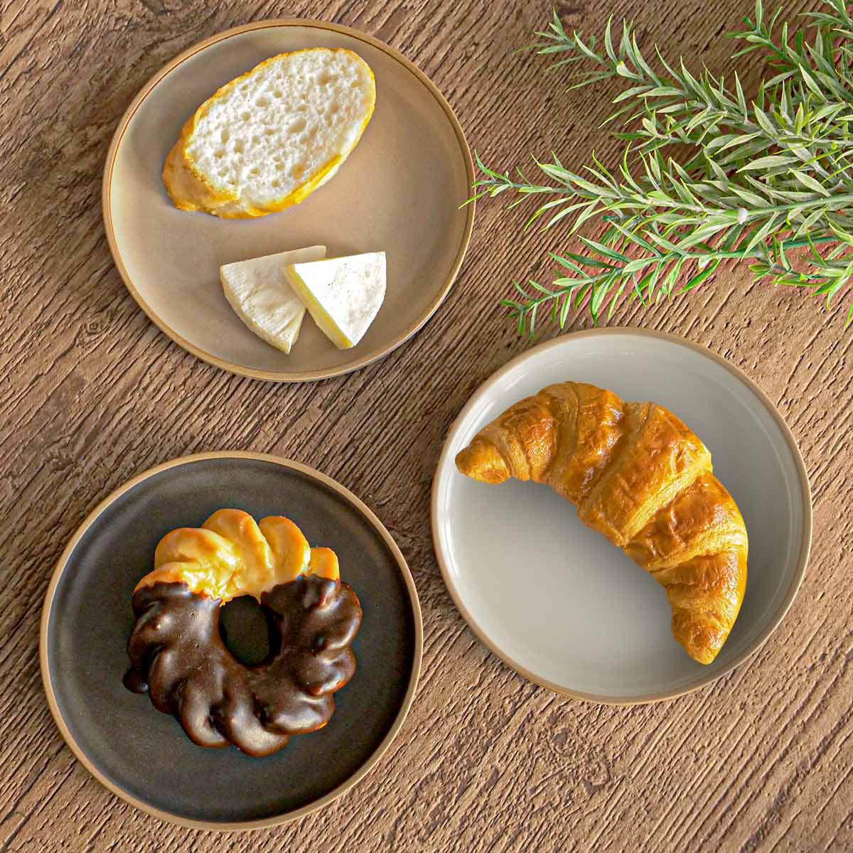 皿 ペトリー 中皿 ( 食洗機対応 電子レンジ対応 取り皿 日本製 お皿 プレート 丸 取皿 副菜 前菜 デザート ケーキ 朝食 おやつ 菓子皿 スタッキング おしゃれ シンプル ) 【ベージュ】 ベージュ