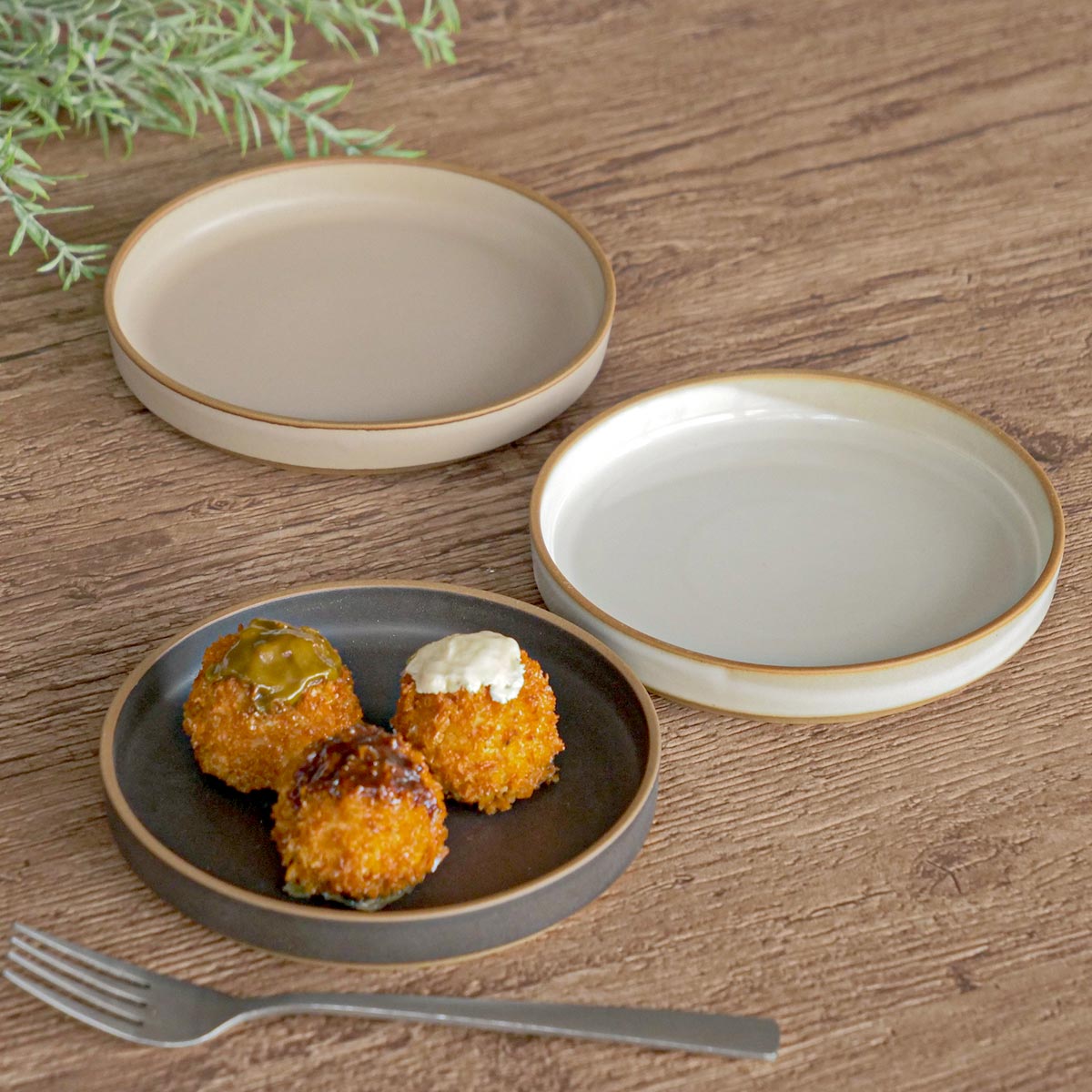 皿 ペトリー 中皿 ( 食洗機対応 電子レンジ対応 取り皿 日本製 お皿 プレート 丸 取皿 副菜 前菜 デザート ケーキ 朝食 おやつ 菓子皿 スタッキング おしゃれ シンプル ) 【ベージュ】 ベージュ