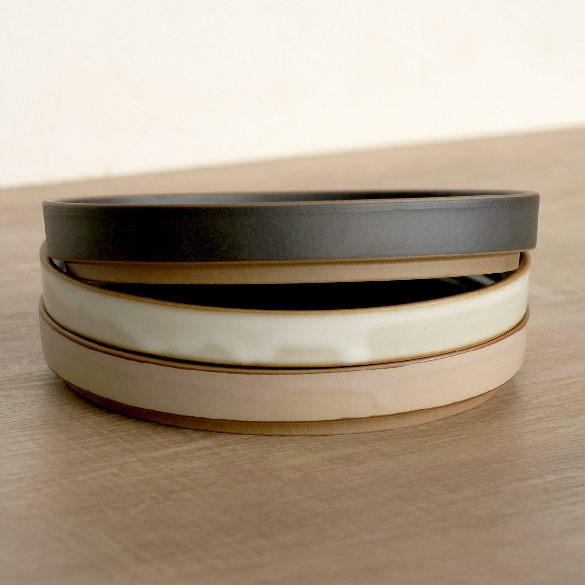 皿 ペトリー 中皿 ( 食洗機対応 電子レンジ対応 取り皿 日本製 お皿 プレート 丸 取皿 副菜 前菜 デザート ケーキ 朝食 おやつ 菓子皿 スタッキング おしゃれ シンプル ) 【ベージュ】 ベージュ